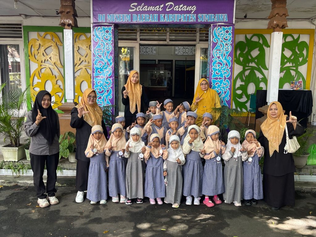 Kunjungan Edukasi TK Al Mubarok: Mengenal Koleksi Museum dan Permainan Tradisional