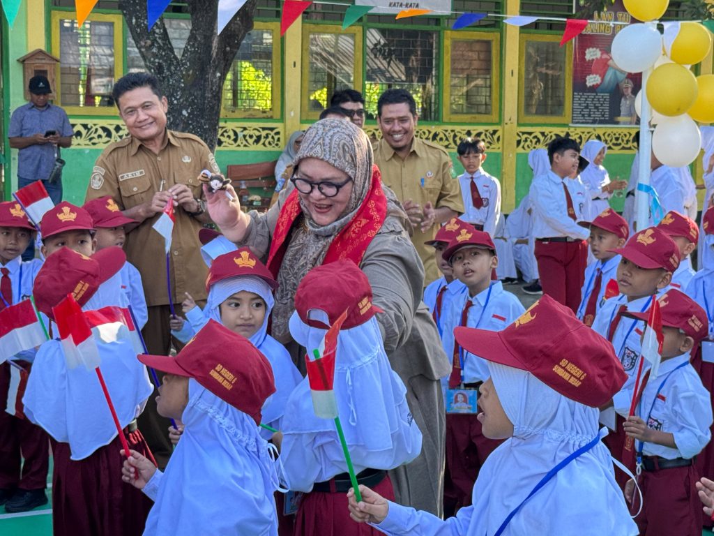 Staf Khusus Mendikdasmen Monitoring Pelaksanaan MPLS Ramah di SD Negeri 6 Sumbawa Besar